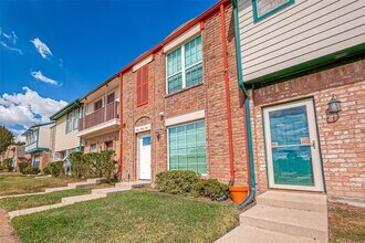 7700 Creekbend Dr in Houston, TX - Building Photo - Building Photo