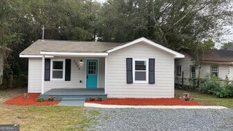 3584 Log Cabin Dr in Macon, GA - Building Photo