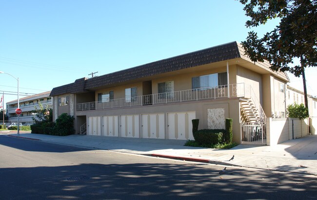 1018 E Garfield Ave in Glendale, CA - Building Photo - Building Photo