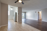 TARZANA 6170 in Reseda, CA - Building Photo - Interior Photo