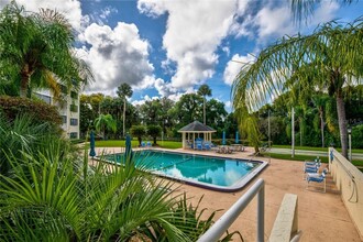 101 N Grandview St-Unit -301 in Mount Dora, FL - Foto de edificio - Building Photo