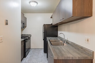 Jamestown Village Apartments in Allen Park, MI - Building Photo - Interior Photo