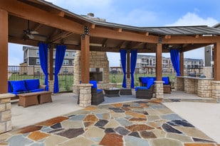 Canyon House in New Braunfels, TX - Building Photo