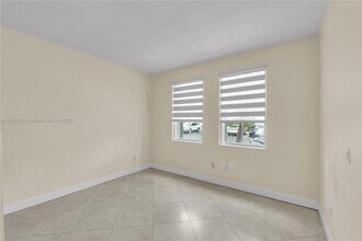 4292 SW 156th Ave in Miramar, FL - Building Photo - Building Photo