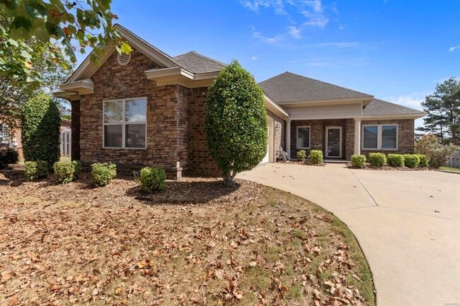 property at 704 Briarcliff Pl