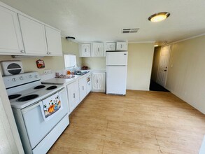 3975 E Lake Mead Blvd in Las Vegas, NV - Building Photo - Building Photo