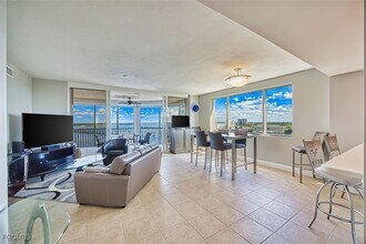 2090 W First St in Ft. Myers, FL - Building Photo - Building Photo