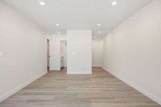 5409 Radford Ave, Unit Unit 07 in Los Angeles, CA - Foto de edificio - Building Photo