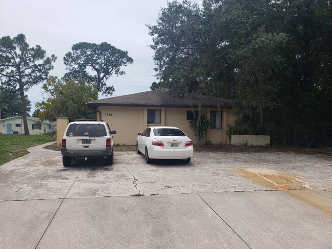 1780 Shadow Ln in Englewood, FL - Building Photo - Building Photo