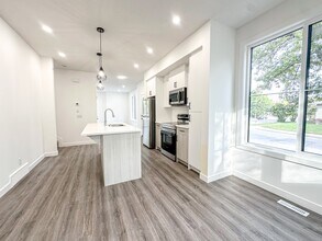 2439-2426 26 Ave NW in Calgary, AB - Building Photo - Building Photo