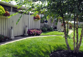 Meadowood Apartments in Zanesville, OH - Foto de edificio - Building Photo