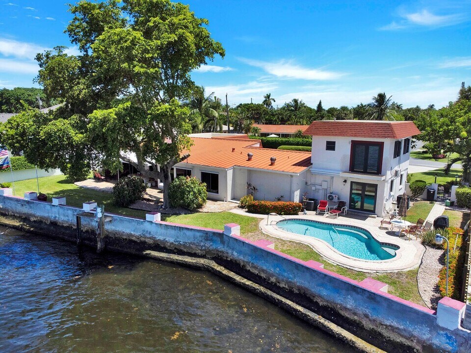 1901 N Riverside Dr in Pompano Beach, FL - Building Photo