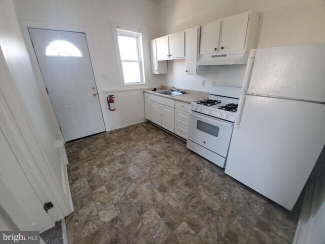 41 Carpenter St in Woodbury, NJ - Building Photo - Building Photo