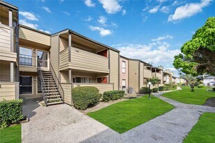 15534 Zabolio Dr in Webster, TX - Building Photo
