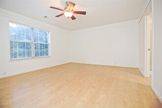 17627 S Summit Canyon Dr in Houston, TX - Building Photo - Building Photo