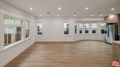 5729 Carlton Way in Los Angeles, CA - Building Photo - Building Photo