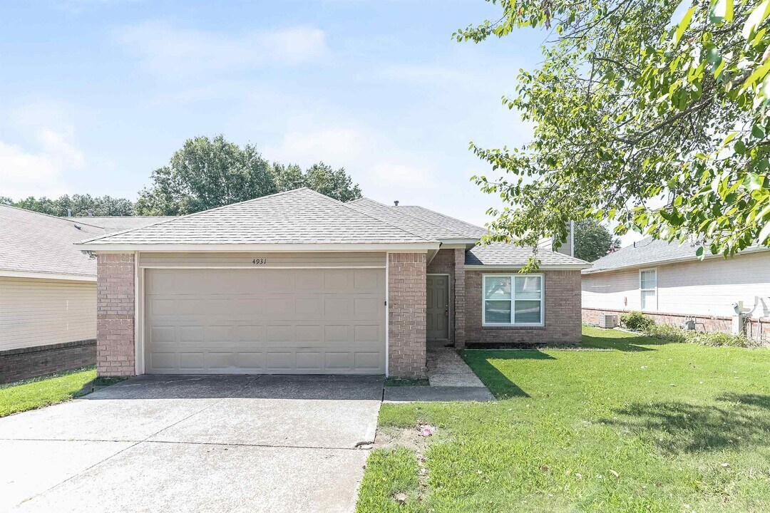 4931 Chamberlain Ln in Memphis, TN - Building Photo