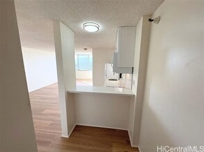 1060 Kamehameha Hwy in Pearl City, HI - Building Photo - Building Photo