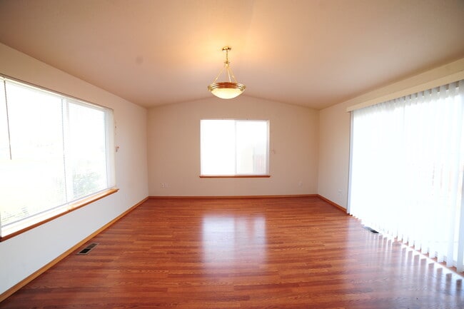 1572 Cimarron Ave in Richland, WA - Building Photo - Building Photo
