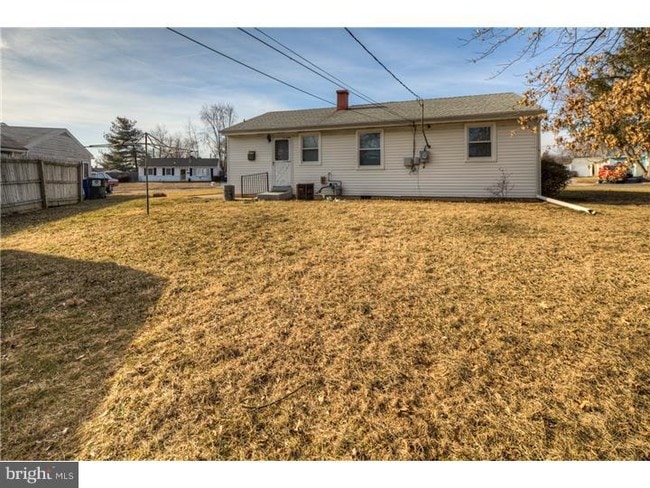 203 Bluefield Rd in Newark, DE - Foto de edificio - Building Photo