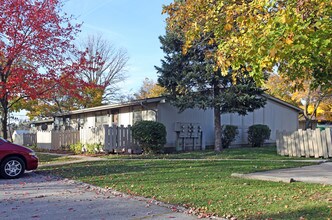 Laurel Court Apartments in Fremont, OH - Foto de edificio - Building Photo