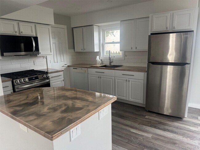 216 E Hudson St in Long Beach, NY - Building Photo - Building Photo