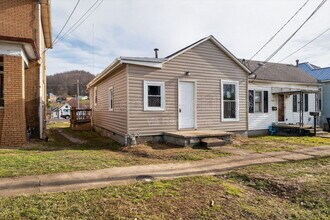 2008 Pride Ave in Clarksburg, WV - Building Photo - Building Photo