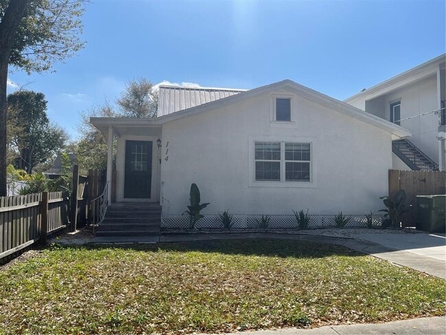 property at 114 W Amelia Ave