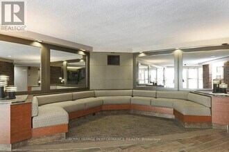 20 Chesterton Dr in Ottawa, ON - Building Photo - Building Photo