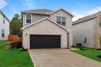 612 Craven St in Montgomery, TX - Building Photo - Building Photo