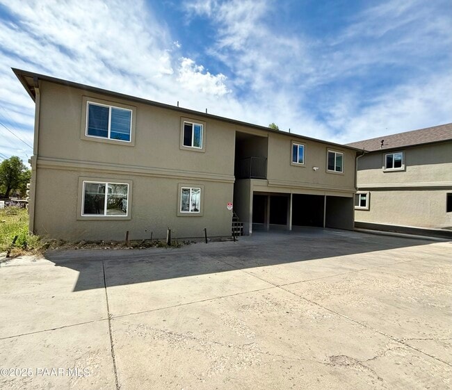 564 Lincoln Ave in Prescott, AZ - Foto de edificio - Building Photo