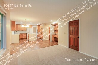20637 NE 34th Pl in Sammamish, WA - Building Photo - Building Photo