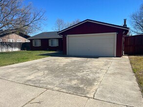 8428 Ancho Way in Elverta, CA - Building Photo - Building Photo