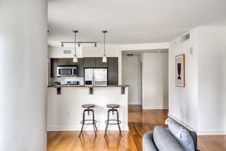 10349 NE 10th St in Bellevue, WA - Building Photo - Building Photo