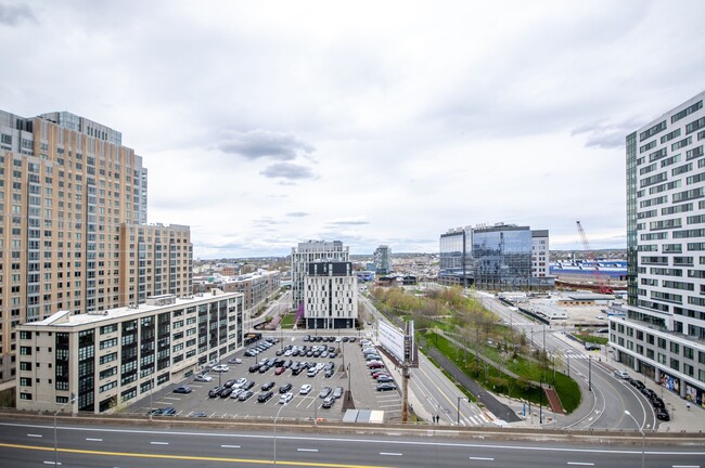 10 Museum Way, Unit 1325 in Cambridge, MA - Foto de edificio - Building Photo