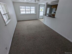 965 Walton - Studio in Pontiac, MI - Building Photo - Building Photo