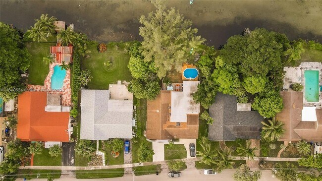 871 NE 182nd Terrace in North Miami Beach, FL - Building Photo - Building Photo
