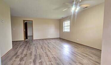 36 Gant Cir in Streamwood, IL - Building Photo - Building Photo