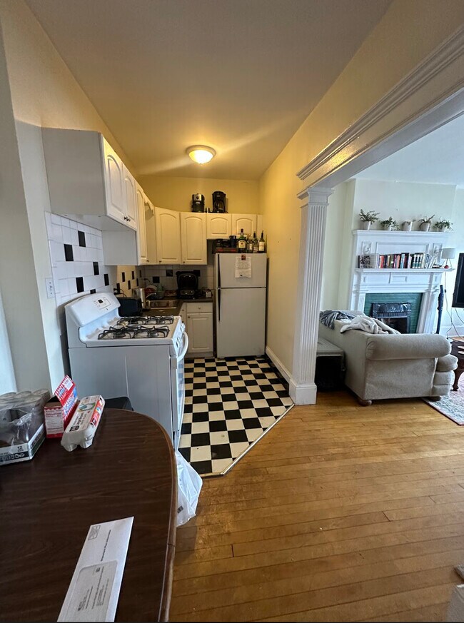 223 Harvard Ave, Unit 9 in Boston, MA - Foto de edificio - Building Photo