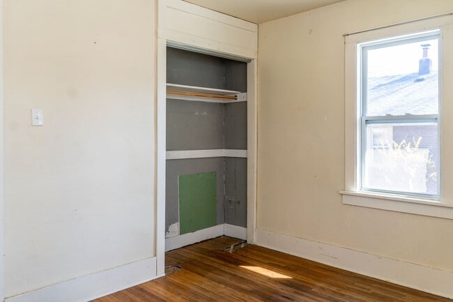 property at 606 Paris Ct