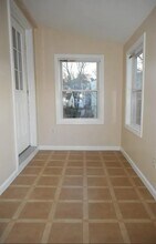 58 Kent St, Unit 3 in Quincy, MA - Foto de edificio - Building Photo