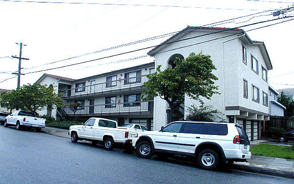 324 Pine Ave in South San Francisco, CA - Building Photo