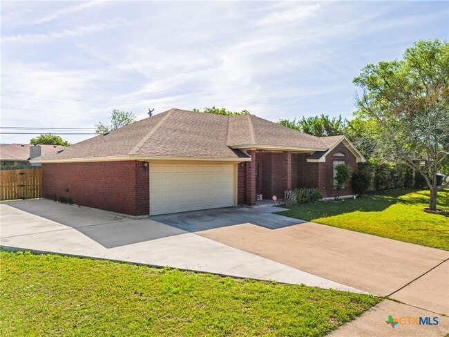 property at 3923 Oak Valley Dr