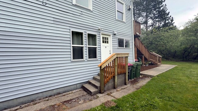 48 SE Anchor Ave in Warrenton, OR - Building Photo - Building Photo