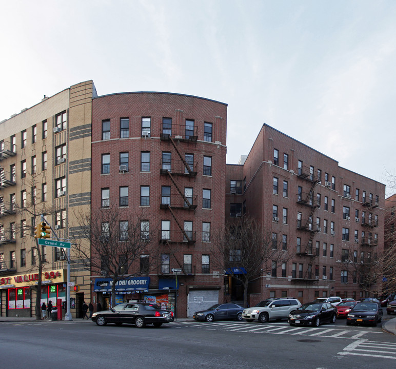 Target V Apartments in Bronx, NY - Building Photo