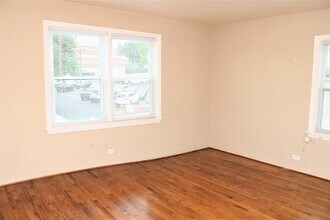 10 E Jefferson Ave-Unit -4 in Naperville, IL - Building Photo - Building Photo