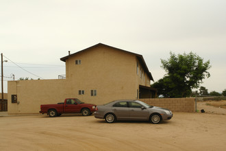 15746 Sequoia Ave in Hesperia, CA - Building Photo - Building Photo