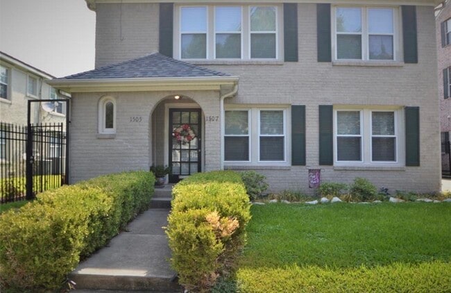 property at 1507 McDuffie St