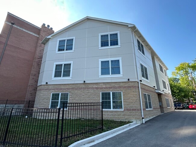 property at 7441 N Rogers Ave