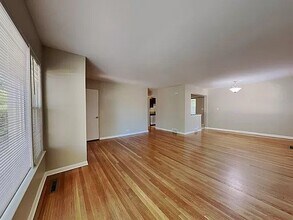 7621 W Madison St in Niles, IL - Building Photo - Building Photo